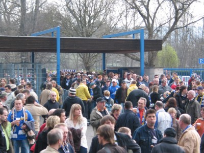 ... und am Ende mit 12500 Zuschauern das Stadion ausverkauft.
