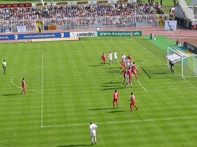 ... allein Sykora hätte einen Kopfball-Hattrick schaffen können.
