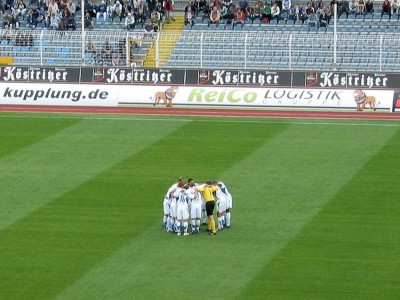 ...  schwor Wiedergutmachung.
