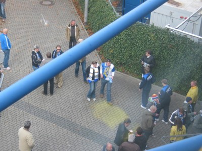 Das Stadion füllte sich trotz Zugangsbeschränkungen schnell ;-)
