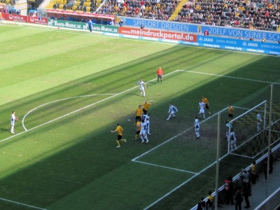 Dynamo in der ersten Halbzeit mir mehr Spielateilen

