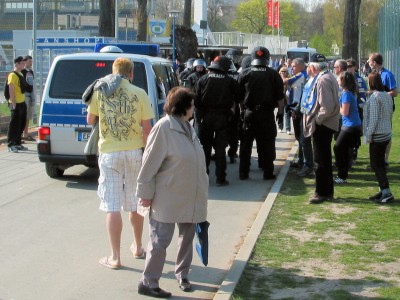 Die Provokationstaktik des "Schwarzen Blocks" ging aus Sicht des Genossen Treunert auf
