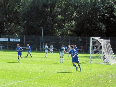 Die A-Junioren hatten die Reinickendorfer Füchse zu Gast. Schon nach 7 Minuten fiel das 1:0 für den FCC-Nachwuchs.
