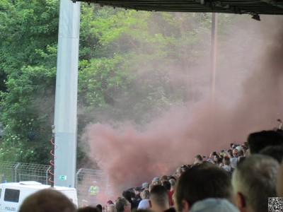 Der Rauch wurde vom Stadionsprecher ignoriert
