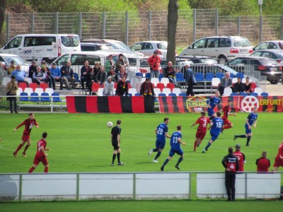 Kurzer Blick zu Schott gegen Lok Stendal
