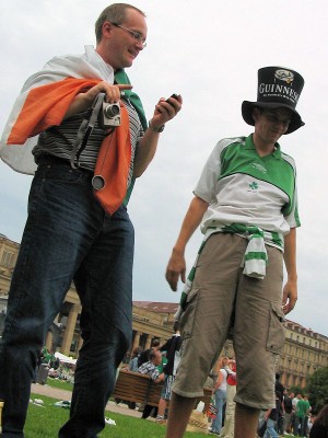 Die Besitzer der Fahne erkundigten sich per Telefon nach deren Wohlbefinden ;-)
