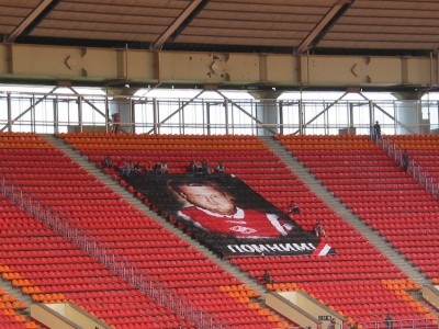 Andrey Afonin war wohl beim beliebtesten Club Russlands einer der bekanntesten Fans und erst kürzlich im Alter von 45 Jahren verstorben. Für ihn gab es vor Spielbeginn eine Schweigeminute.
