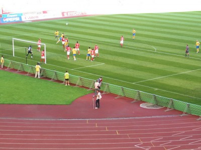 Wladiwostok versteckt sich nicht und kam zu einigen Chancen gegen die verunsichert wirkende Spartak-Elf.
