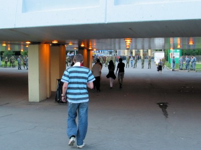 ... zur U-Bahn ...
